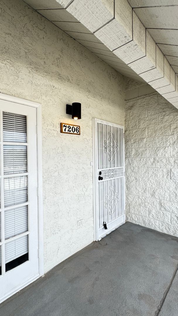 Building Photo - Eastside (Golf Links and Pantano) spacious 2nd floor 2 bed, 2 bath condo!