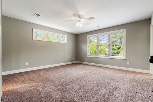 Building Photo - 126 Pinebranch Ct
