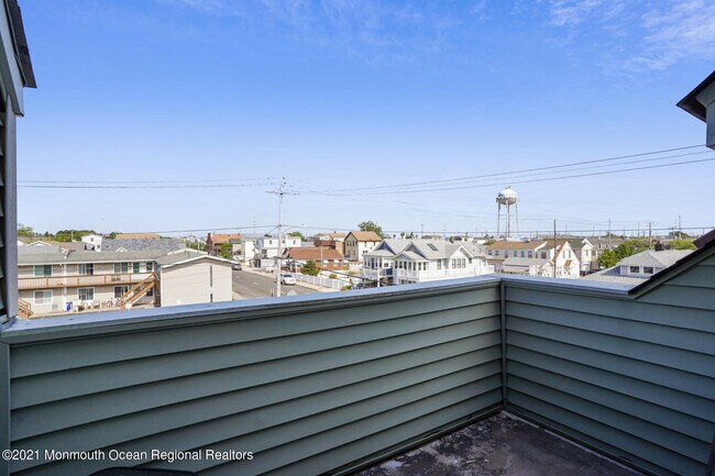 Building Photo - 231 Sumner Ave