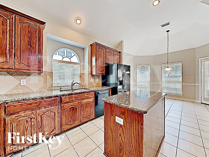 Building Photo - 304 Wisteria Way