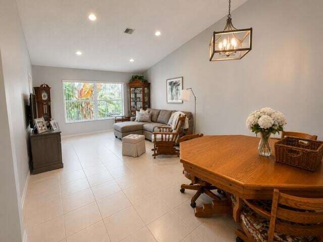 Building Photo - 6098 Lake Hibiscus Dr