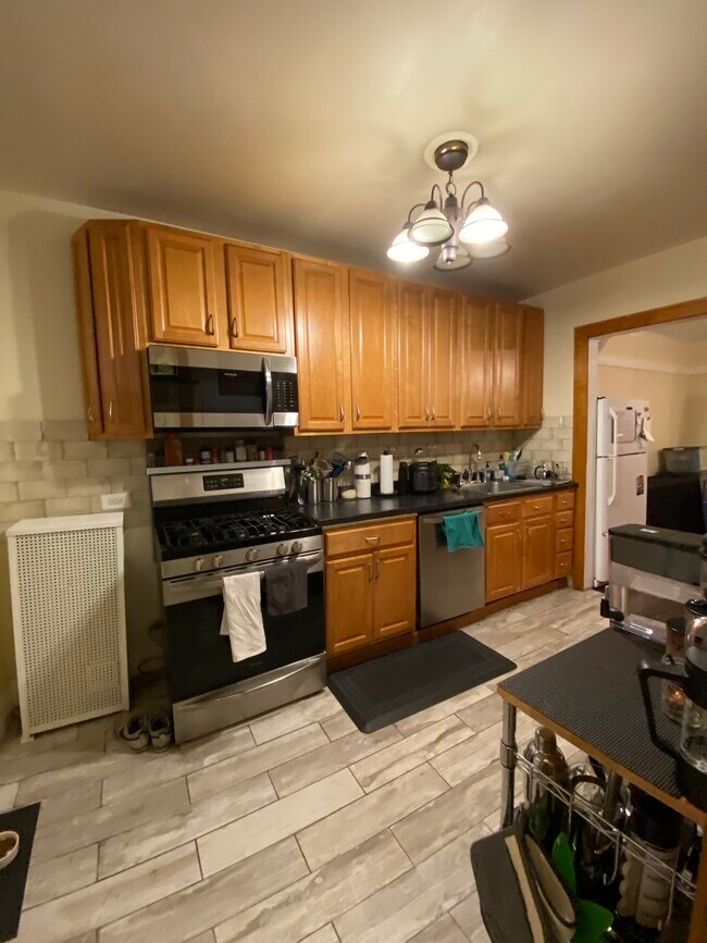 Building Photo - 6356 N Paulina St