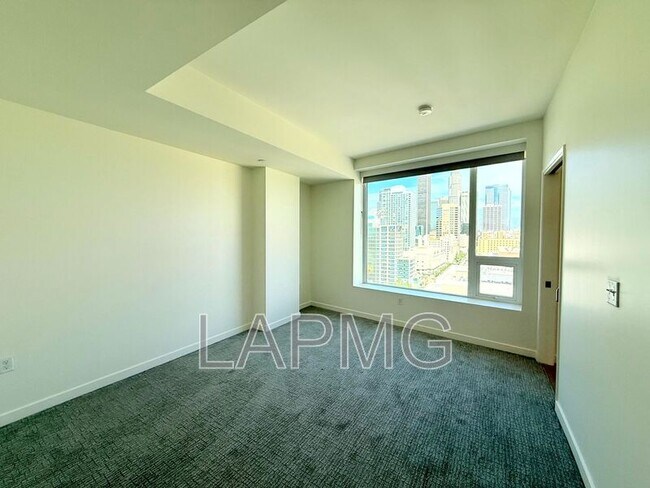 Building Photo - 1050 S Grand Ave