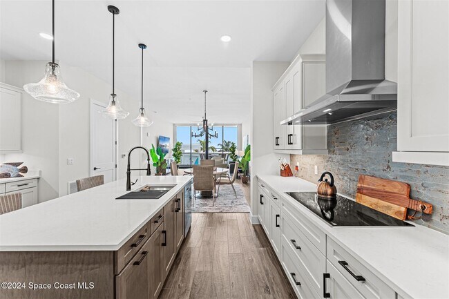 Building Photo - 225 Strand Dr