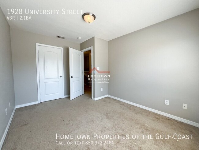 Building Photo - Centrally Located Spacious 4-Bed Home