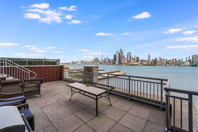 Building Photo - 1125 Maxwell Ln