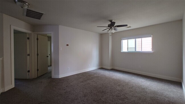 Building Photo - 11734 Chanteloup Dr