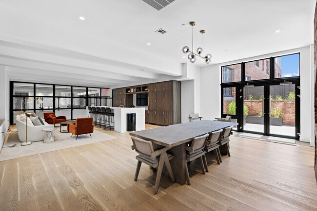 Building Photo - 720 Clinton St