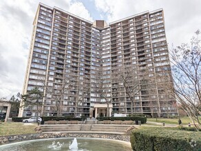 Building Photo - 1 Bay Club Dr