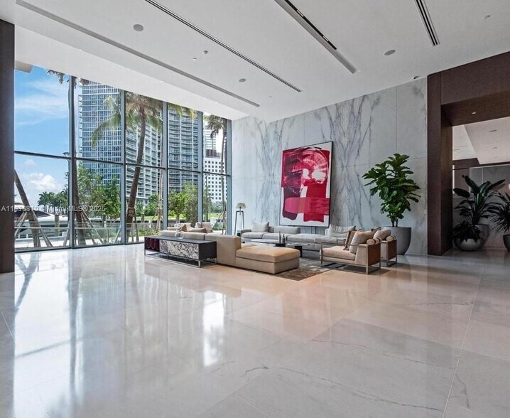 Building Photo - 300 Biscayne Boulevard Way