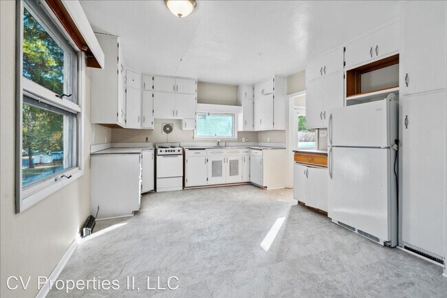 Building Photo - 4 br, 2 bath House - 1901 Iowa Street