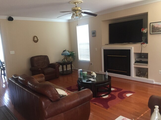 Building Photo - 22381 Maison Carree Square