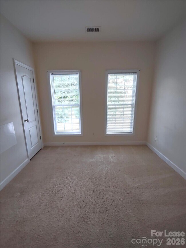 Building Photo - 8606 Beaver Creek Dr