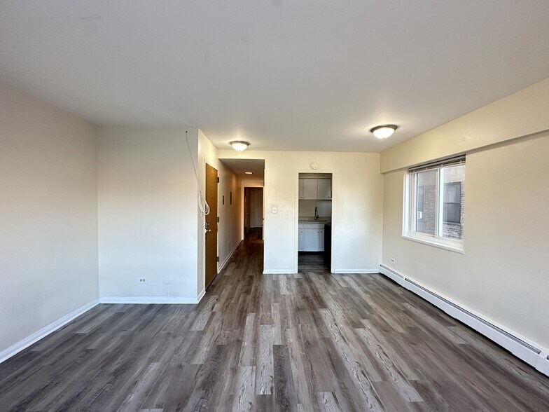 Building Photo - 1400 Chicago Ave