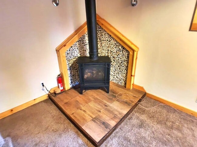 Building Photo - Adorable log cabin style home for rent near Hwy-50 and Safeway!