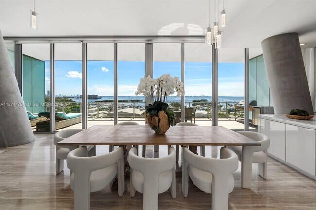 Building Photo - 2675 S Bayshore Dr
