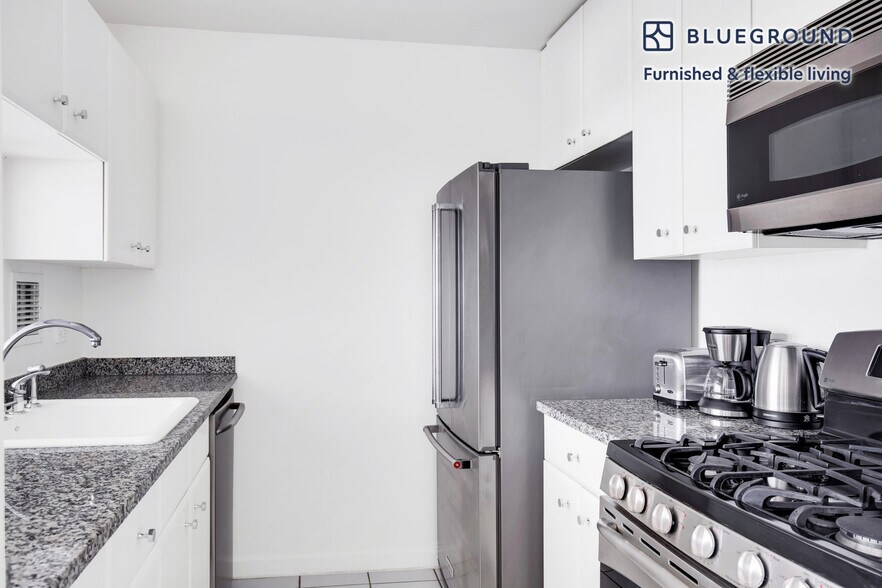 Building Photo - 1 Union Square South