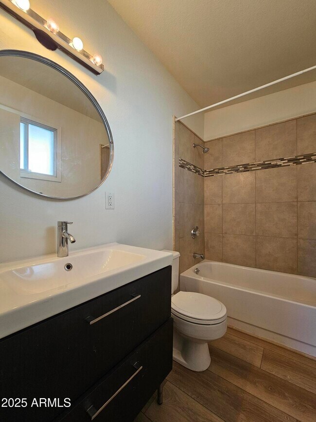 Building Photo - 2428 E La Jolla Dr