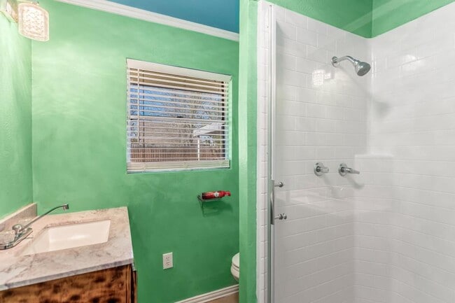 Building Photo - 207 S Temple St