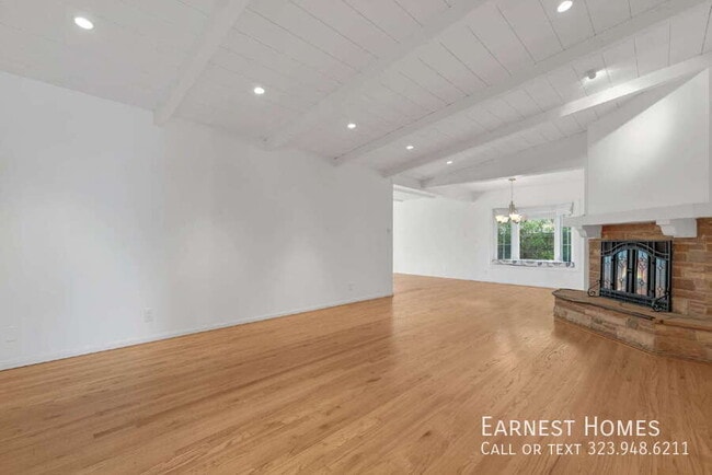 Building Photo - 13400 Weddington St
