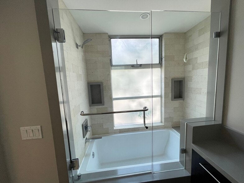 Building Photo - 1666 Greenfield Ave