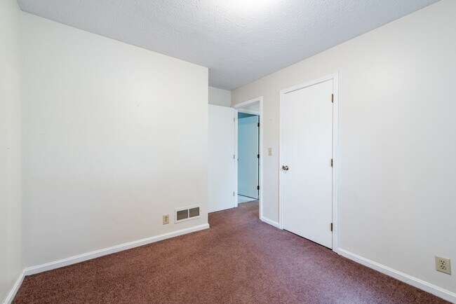 Building Photo - Awesome ranch home in Farmgate Subdivision