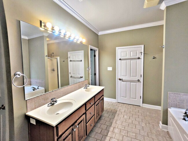 Building Photo - HOUSE FOR RENT - DECATUR