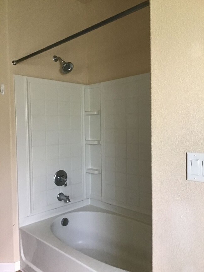 Building Photo - Beautiful Home - $200.00 of first month's rent