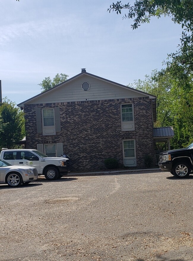 Building Photo - 1319 Williamsburg Court