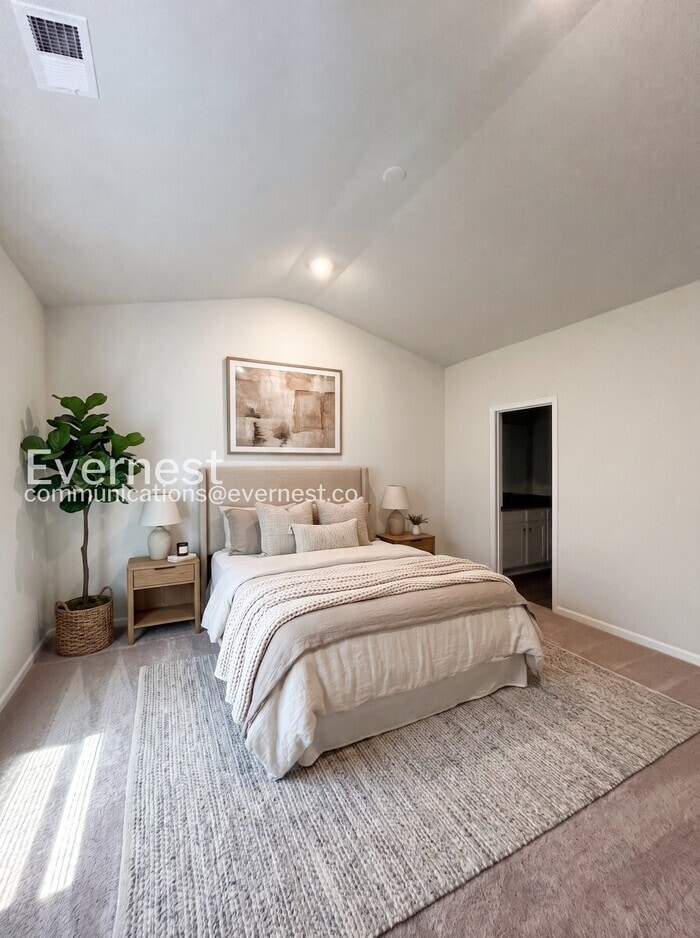 Building Photo - 221 Aniston Ln