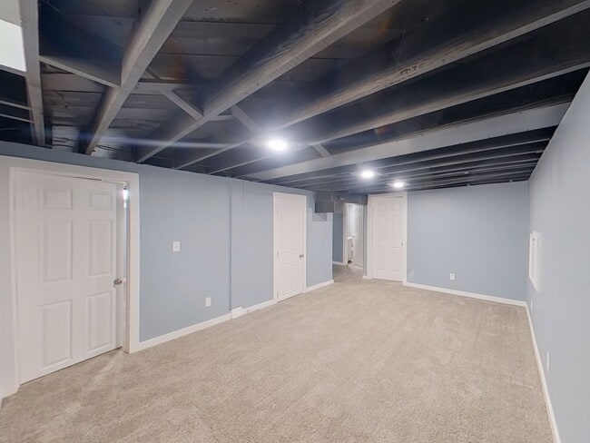 Building Photo - 2027 N Spruce St