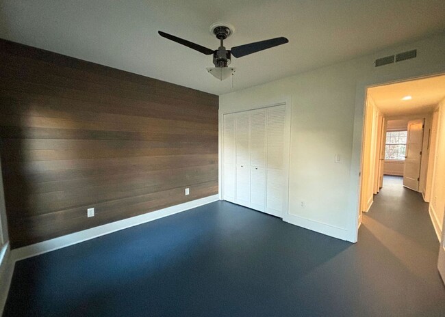 Building Photo - Available now. Gorgeous, Remodeled 3 BR/2 ...