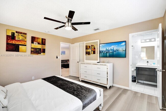 Building Photo - 947 Washington St