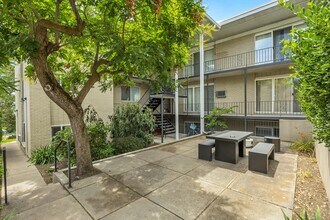 Building Photo - 673 E 6th Ave