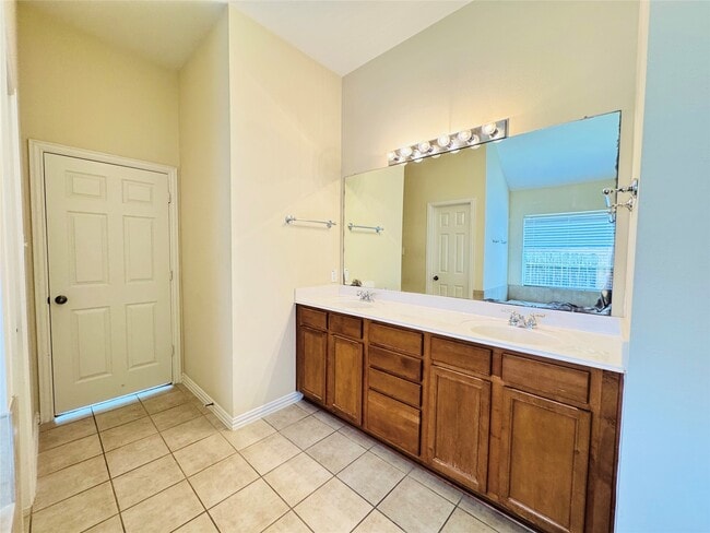 Building Photo - 23247 Dewflower Dr