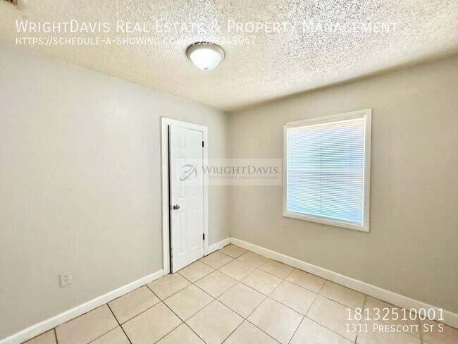 Building Photo - 1311 Prescott St S
