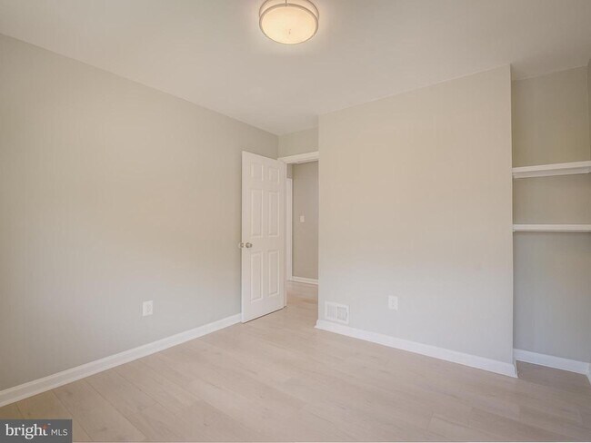 Building Photo - 6812 Landor Ln