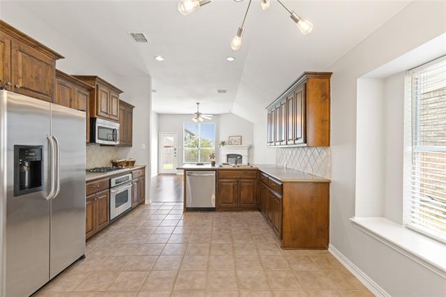 Building Photo - 2655 Lake Ridge Dr
