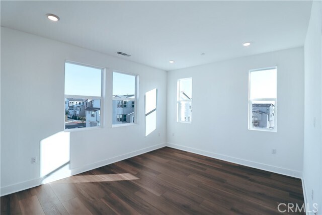 Building Photo - 418 Lobata