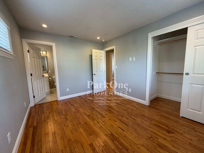 Building Photo - 5098 Black Oak Rd