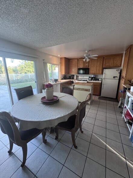 Building Photo - 266 N Rock River Dr