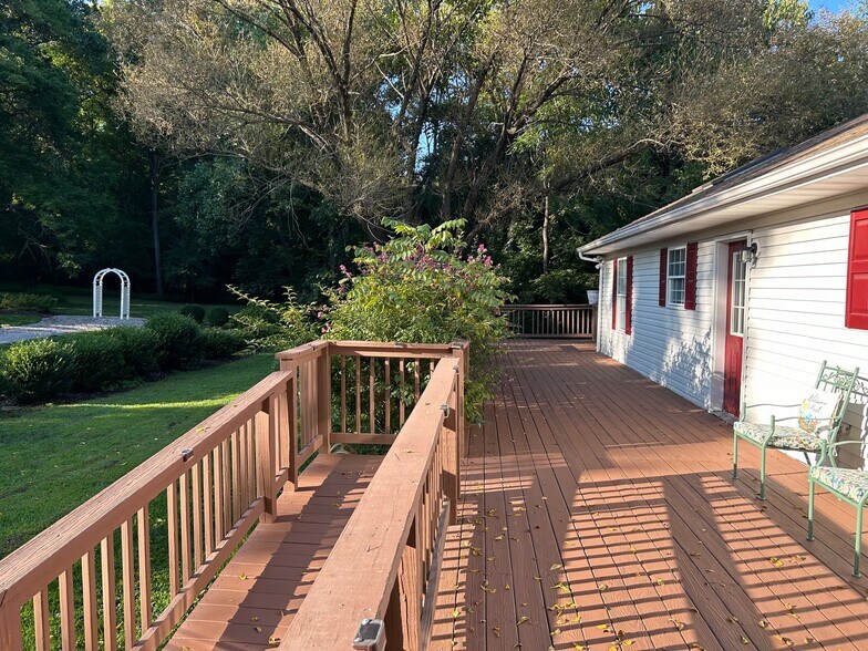 Building Photo - 807 Elk Mills Rd