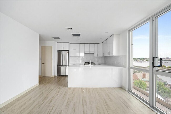 Building Photo - 109-09 15th Ave