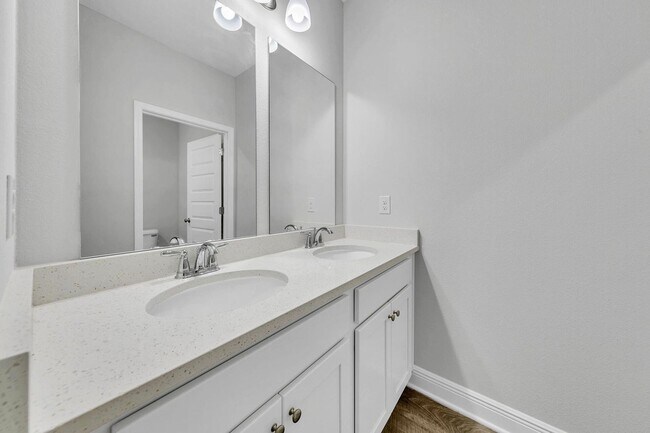 Building Photo - Hammock Oaks Estate Available in February!