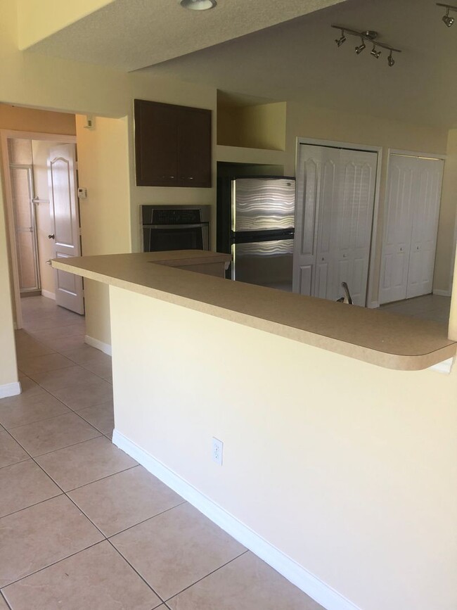 Building Photo - THREE BEDROOM HOME CLOSE TO ST. LUCIE WEST