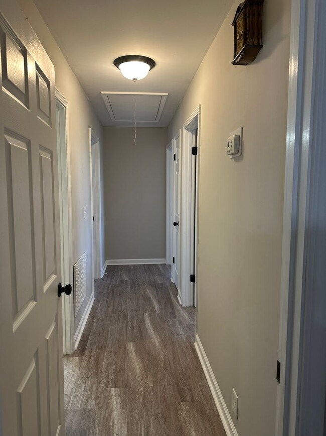 Building Photo - HOME AVALIABLE FOR RENT ON 2 ACRES! **RENT SPECIAL, $500 OFF FIRST FULL MONTH RENT**