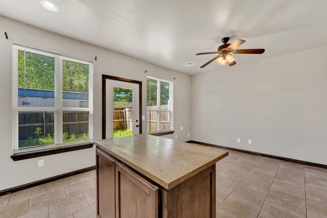 Building Photo - 14 NE 7th St