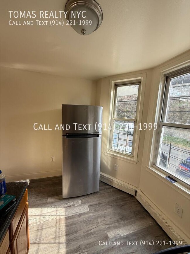 Building Photo - 153 Stanley Ave