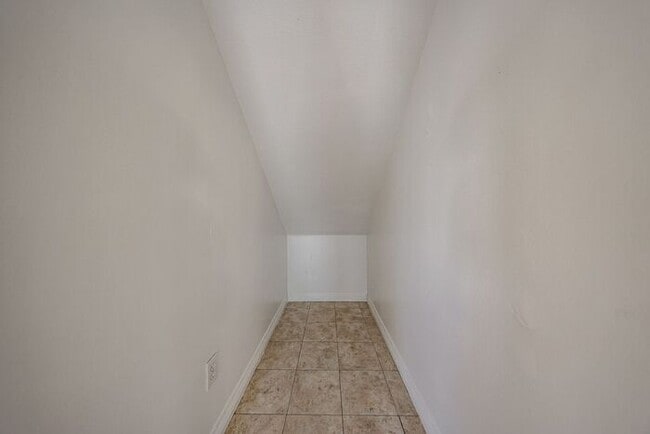 Building Photo - 5BD 3BA with Pool in West Chandler!