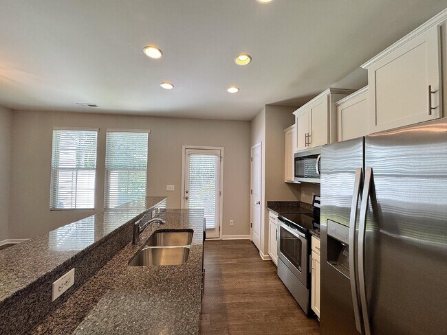 Building Photo - Modern 2 Story Townhome in Brightleaf Comm...